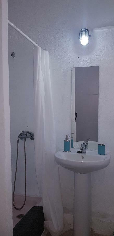 Guinea Basic En-Suite Bedroom By The Sea المظهر الخارجي الصورة